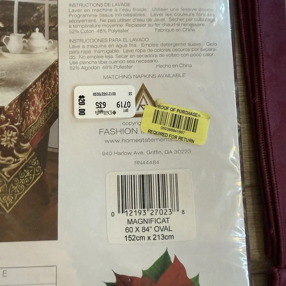 VTG‎ Christmas Tablecloth and 5 Matching Napkins Oval 60x84 NWT Home Statements